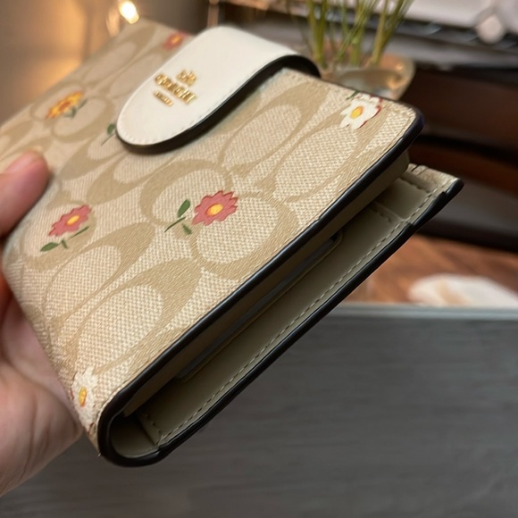 NWT Coach Floral signature Wallet - Picture 6 of 11